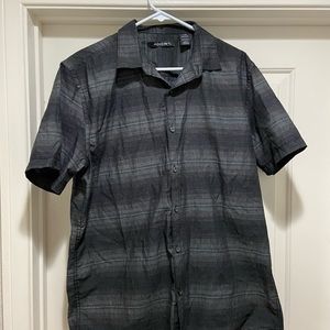 Axist Short sleeve button shirt size Large new !